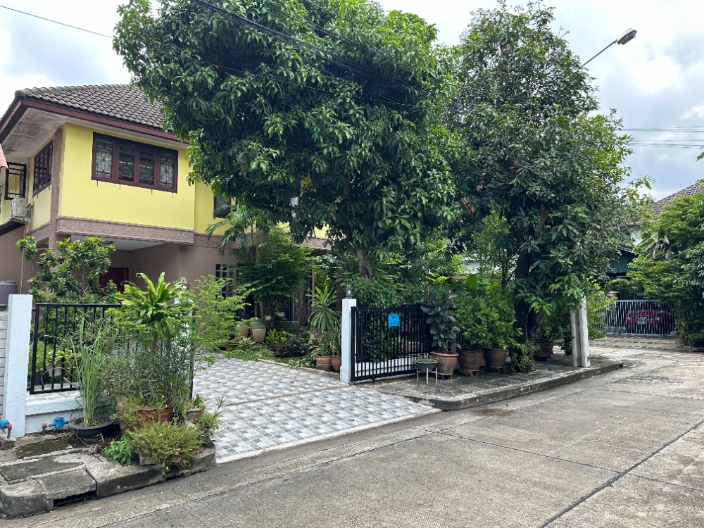 For RentHouseMin Buri, Romklao : For rent: 2-storey detached house, 190 sq m., cheap price, shady, private, Hathai Rat Road - Khlong Sam Wa