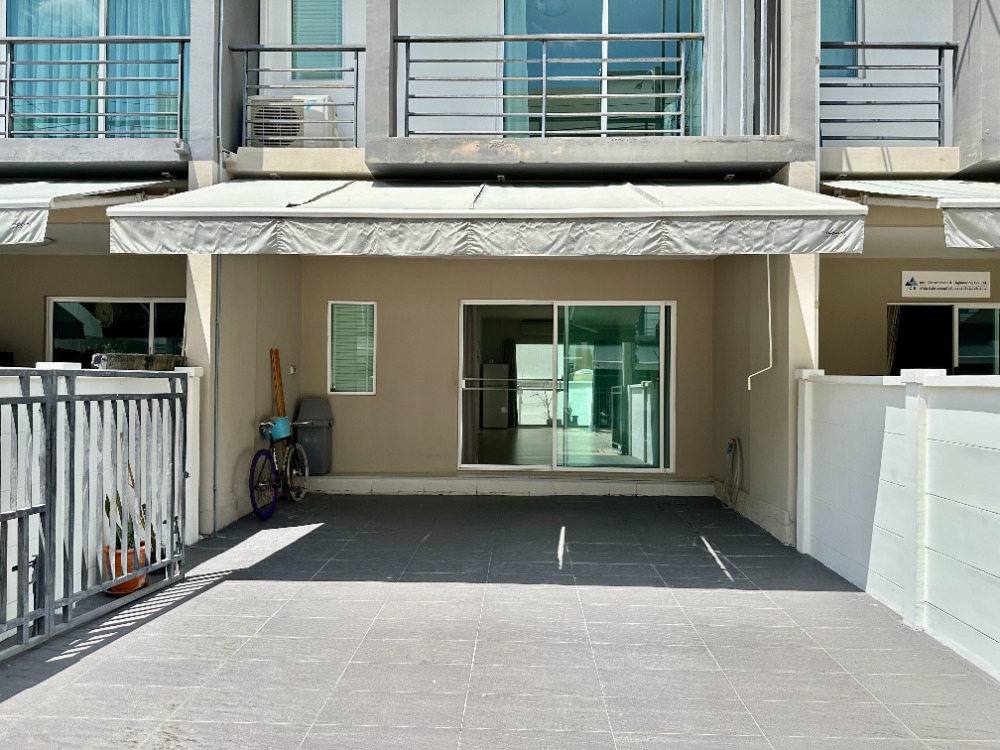 For SaleTownhouseOnnut, Udomsuk : Townhouse for sale, Baan Klang Muang, Sukhumvit 77 - 3 floors, cost price, 3 bedrooms | 3 bathrooms (176 sq m), call 096-651-4465