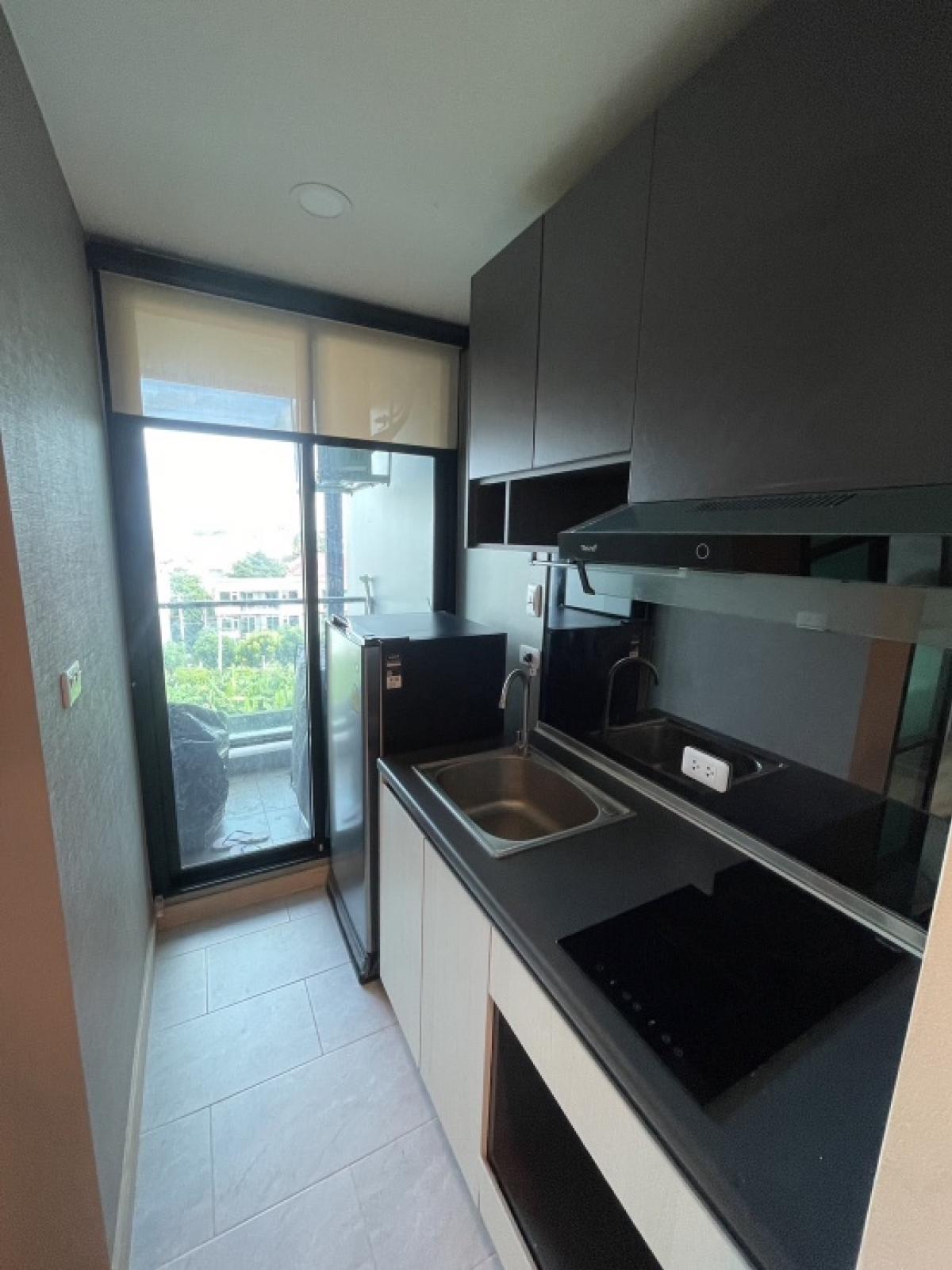 For RentCondoKaset Nawamin,Ladplakao : The owner of the room is renting out the room himself, The Kiew Loft Condo, Nawamin, size 26.5 sq m, 6th floor, banana grove view, beautiful, open, comfortable to the eyes.