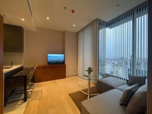 For RentCondoSukhumvit, Asoke, Thonglor : Esse Asoke - Brand New! High Floor! 1 Bed Condo for Rent!