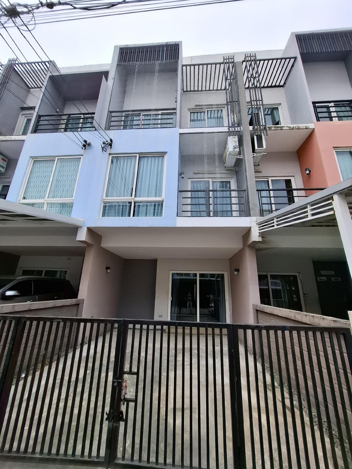 For RentTownhouseNawamin, Ramindra : Townhouse for rent, 3 floors, 25 sq m., Ram Inthra Road, Km. 12, Greenwich Project, on the main road, next to Makro, near BTS Bang Chan