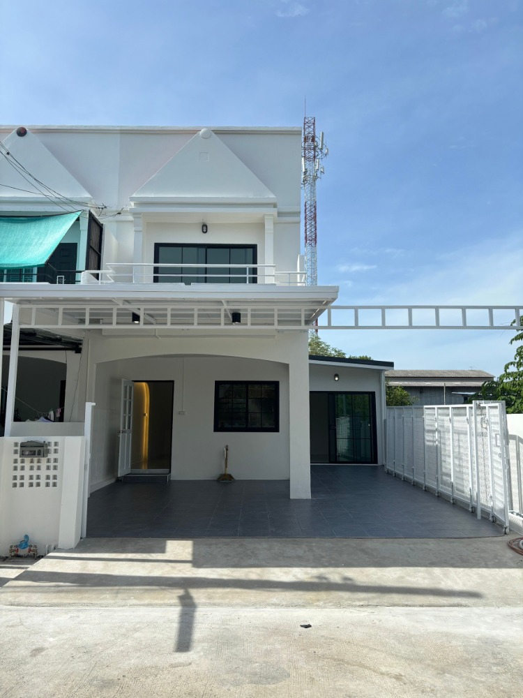 For SaleHouseSamut Prakan,Samrong : Bang Phli Phatthana (Bang Phli Housing Zone) Townhomes renovated throughout the house, beautiful design, and redesigned to meet the needs of current residents.