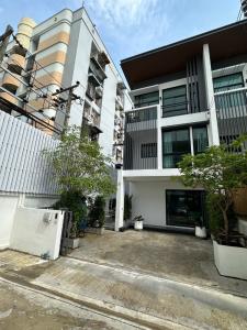 For SaleTownhouseChokchai 4, Ladprao 71, Ladprao 48, : COZY Townhome, modern style, location Chokchai 4 Soi 30, ready to move in + ready to transfer