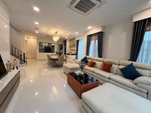 For RentHousePattanakan, Srinakarin : 💥💥 House for rent, Nantawan Rama 9 - New Krungthep Kreetha Road, beautiful house, fully furnished. Convenient travel