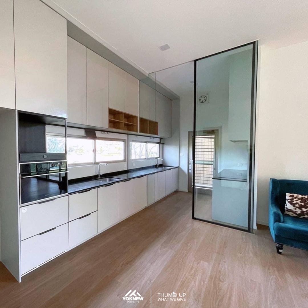 For RentHousePattanakan, Srinakarin : 🏠 VIVE Rama9: 3-storey single house, Modern Japanese style 🏡 Golf course view ⛳ Near clubhouse and swimming pool 🏊‍♂️ Luxurious design! ✨