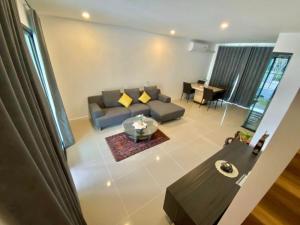 For RentTownhousePattanakan, Srinakarin : Patio Srinakarin Rama 9 for Rent // Townhouse for rent, 3 floors, area 141 sq m., price 47,000/ month