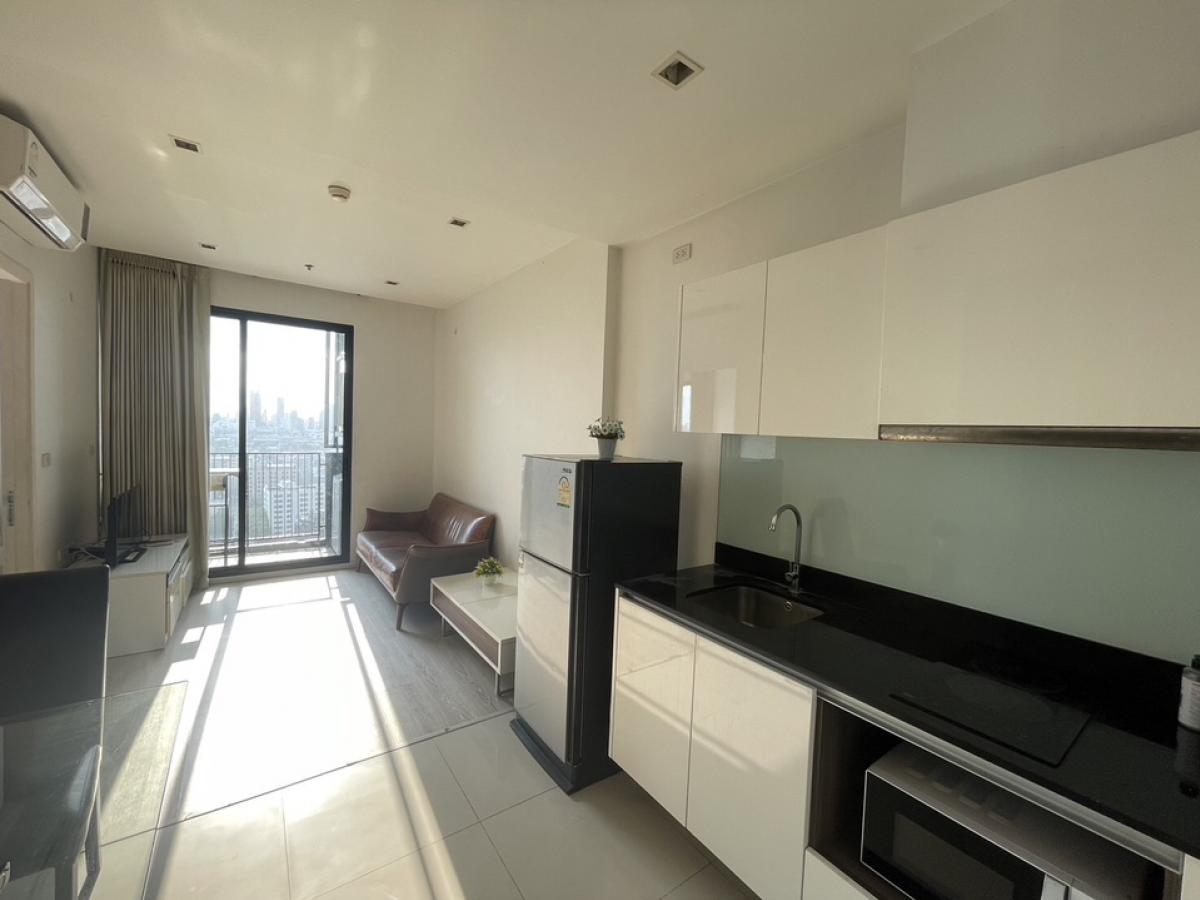 For RentCondoRatchadapisek, Huaikwang, Suttisan : Condo for rent, Quin Ratchada Soi 17, front building, Building A19th floor, roomCorner chinese accept room, Baiyoke - Kasikorn view, 1 bedroom, fully furnished, 18,000 baht, contact 086-326-1137, near Central Rama 9.