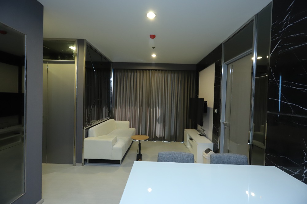 ให้เช่าคอนโดสุขุมวิท อโศก ทองหล่อ : (for rent) RHYTHM Sukhumvit 42 ใกล้รถไฟฟ้า BTS เอกมัย