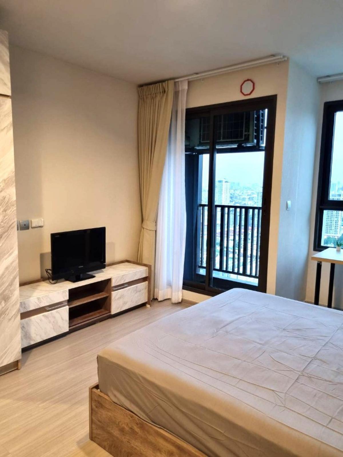 For RentCondoLadprao, Central Ladprao : 🔥🔥👑Urgent!! 👑High floor, 1BED room, beautifully decorated👑Nice to live in, great view🌟Life Ladprao, next to BTS🌟 Fully furnished🌟🌟LINE: miragecondo Kim 0842914701, 0840308188