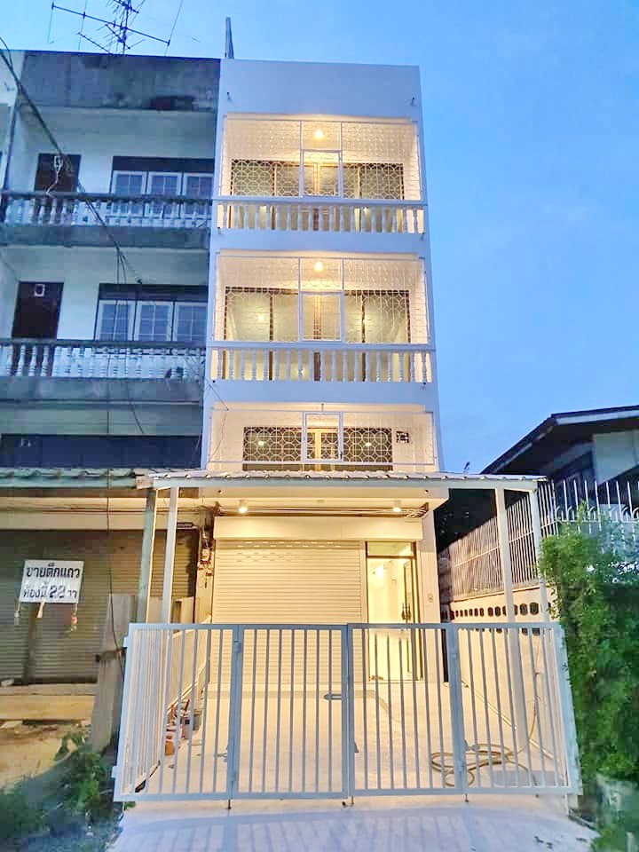 For RentTownhouseSapankwai,Jatujak : H0391😊😍 For RENT, SELL For rent, for sale Townhouse 3 floors, 🚪3 bedrooms🚄near BTS Ratchayothin🏢Phahon Yothin🔔House area: 23.00 sq.wa🔔Usable area: 290.00 sq.m.💲Rent: 27,000฿📞O99-5919653,O65-9423251✅LineID:@sureresidence