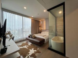 For RentCondoSukhumvit, Asoke, Thonglor : Luxury condo in the heart of the city, near Asoke intersection at Celes Asoke, large room, fully furnished, ready to move in