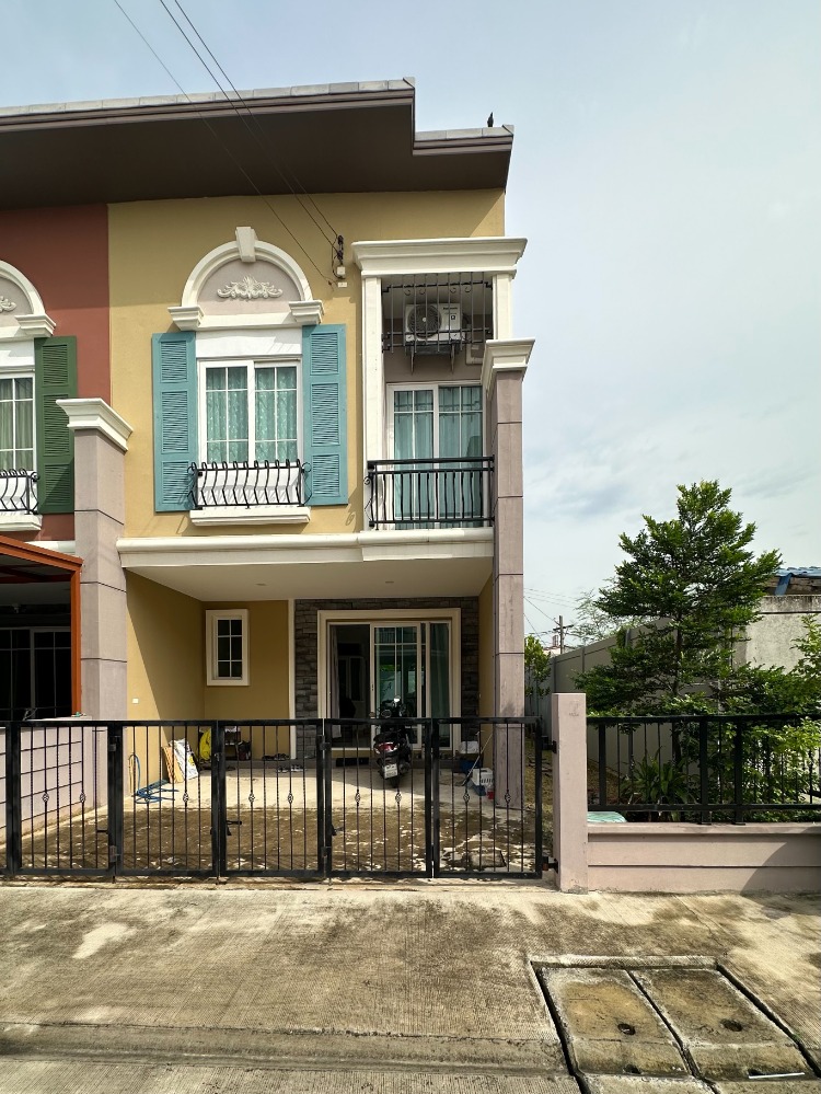 For SaleTownhouseRama5, Ratchapruek, Bangkruai : Townhome but big like a twin house, selling Golden Town Ratchaphruek-Rama 5, next to Nakhon In, near Tiwanon intersection, only 5 minutes (extra large corner plot)