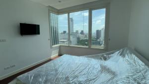 For RentCondoWitthayu, Chidlom, Langsuan, Ploenchit : Pet-friendly condo, near Central World, very large room