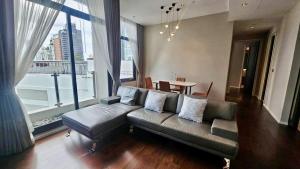 For SaleCondoSukhumvit, Asoke, Thonglor : 📢👇 Living in Em District ( Emporium, EmQuartier, Emsphere) near BTS Phromphong, nice decoration , fully furnished furnish, ready to move in