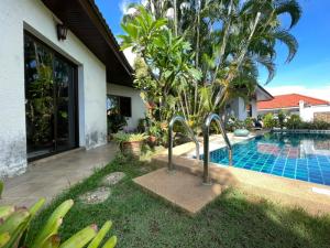 For SaleHousePattaya, Bangsaen, Chonburi : Single house in Sattahip with swimming pool, quiet, not far from Pattaya, near the motorway