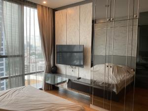 For SaleCondoSathorn, Narathiwat : Luxury condo, prime location in the heart of Sathorn intersection, The Bangkok sathorn, close to both BTS Surasak and the expressway entrance.