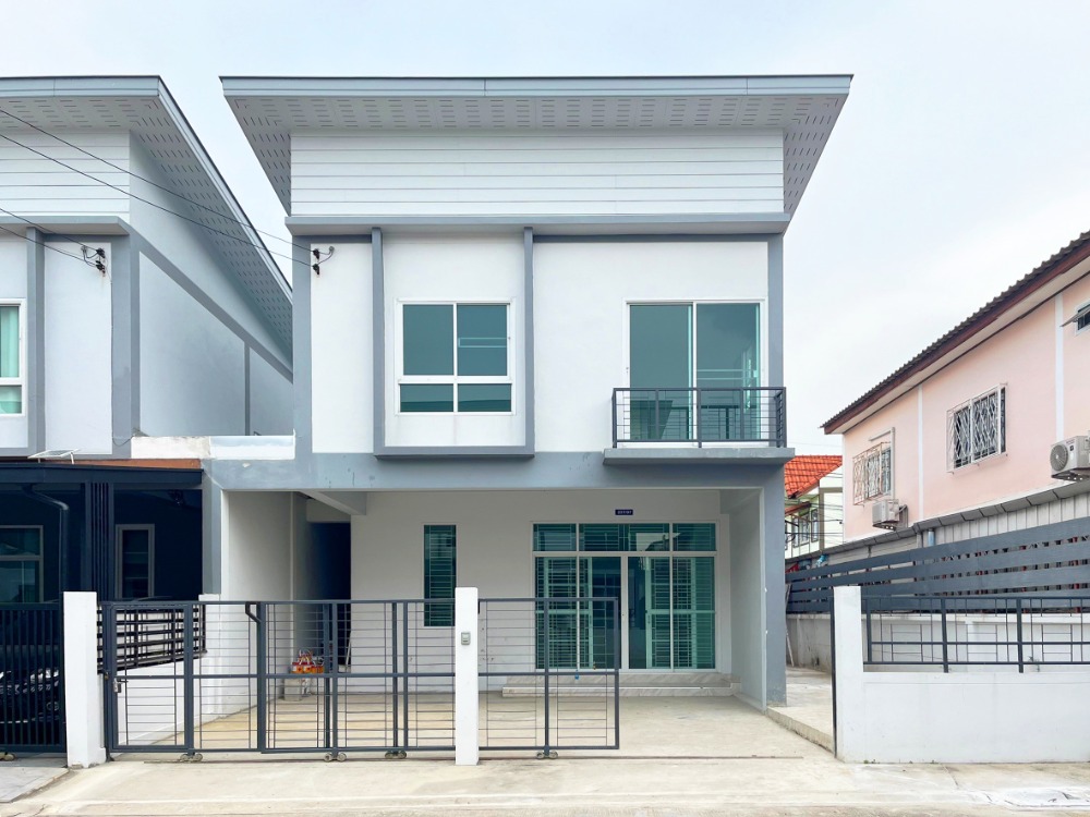 For SaleHouseChaengwatana, Muangthong : Large semi-detached house ready to move in, behind IT Square, near the Lak Si Red Line, inexpensive price, free kitchen extension