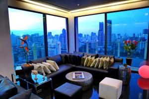 For SaleCondoSukhumvit, Asoke, Thonglor : For sale: Luxury condo with private swimming pool in Phrom Phong area, walkable to Phrom Phong BTS station or Emquartier. Great location.