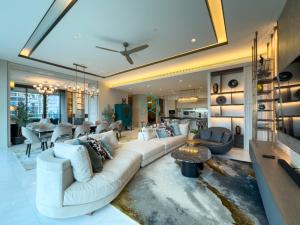 For RentCondoWitthayu, Chidlom, Langsuan, Ploenchit : The Residences at Sindhorn Kempinski - Ready to Move! Ultra Luxury 4 Beds Unit for Rent!