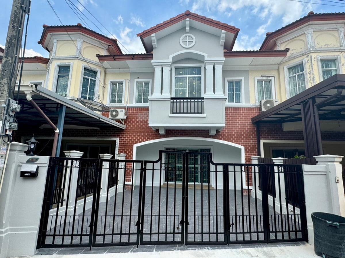 For SaleTownhouseSamut Prakan,Samrong : House for sale, near the airport, only 2 million baht, The Connect Suvarnabhumi, King Kaew 43, beautifully renovated, complete with all functions, 3 bedrooms, 2 bathrooms, 2 parking spaces, cheap sale, free transfer, free brand new furniture, free air con