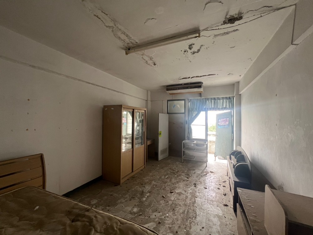 For SaleCondoLadprao101, Happy Land, The Mall Bang Kapi : Urgent Sale – Super Low Price! Renovate and easily rent out or resell. For Sale Mahadthai 1 Garden Condo, Project 2 (Soi Ladprao 122), only 700 meters to the Yellow Line MRT Mahadthai Station.