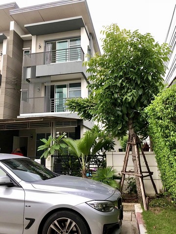 For SaleTownhousePattanakan, Srinakarin : Town Avenue Krungthep Kreetha 7, next to Brighton International School, suitable for investment (very good rental price) or living.