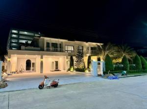 For RentHouseLadkrabang, Suwannaphum Airport : Single house for rent, Perfect Masterpiece, pool villa