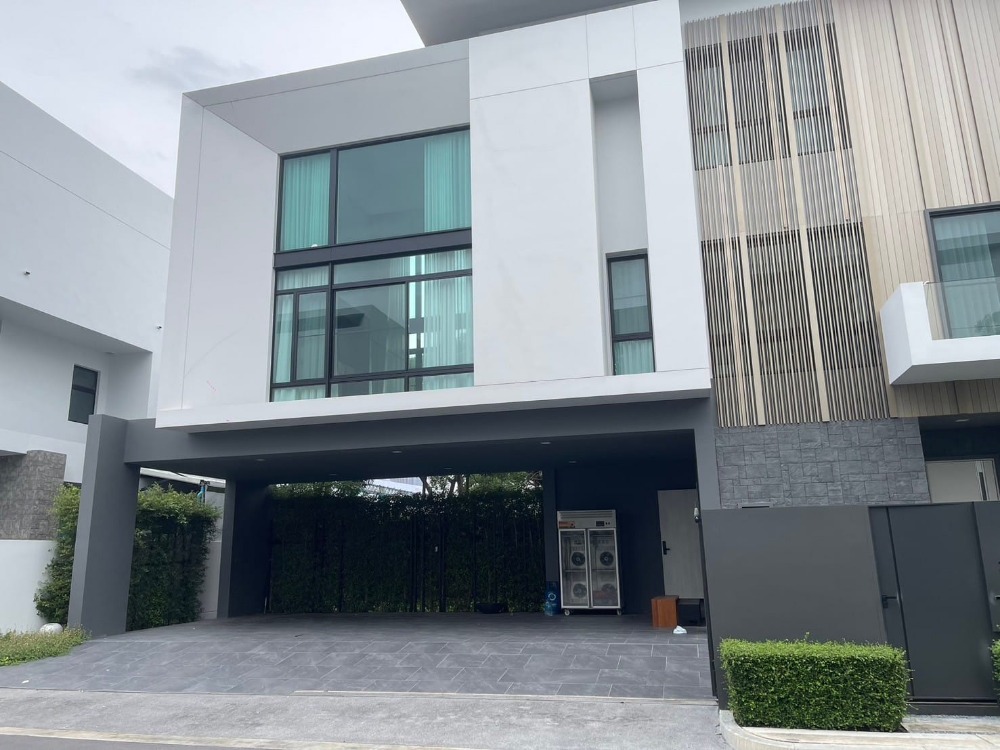 For RentHousePattanakan, Srinakarin : Luxury house for sale!!..3-storey house Nantawan Rama 9 Srinakarin: Nantawan Rama 9 Srinakarin, next to Wellington international school and Krungthep Kreetha golf course.  Luxurious house, very new Premium level Large si