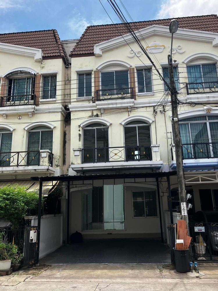 For RentTownhouseRamkhamhaeng, Hua Mak : Townhouse for rent, Baan Klang Muang, Rama 9 - Ramkhamhaeng, Soi Krungthep Kreetha 7, opposite Market Today, near MRT Yellow Line, Sri Kreetha Station