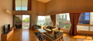 For SaleCondoWongwianyai, Charoennakor : Penthouse, large room, high ceiling, Chao Phraya River view, selling below market price