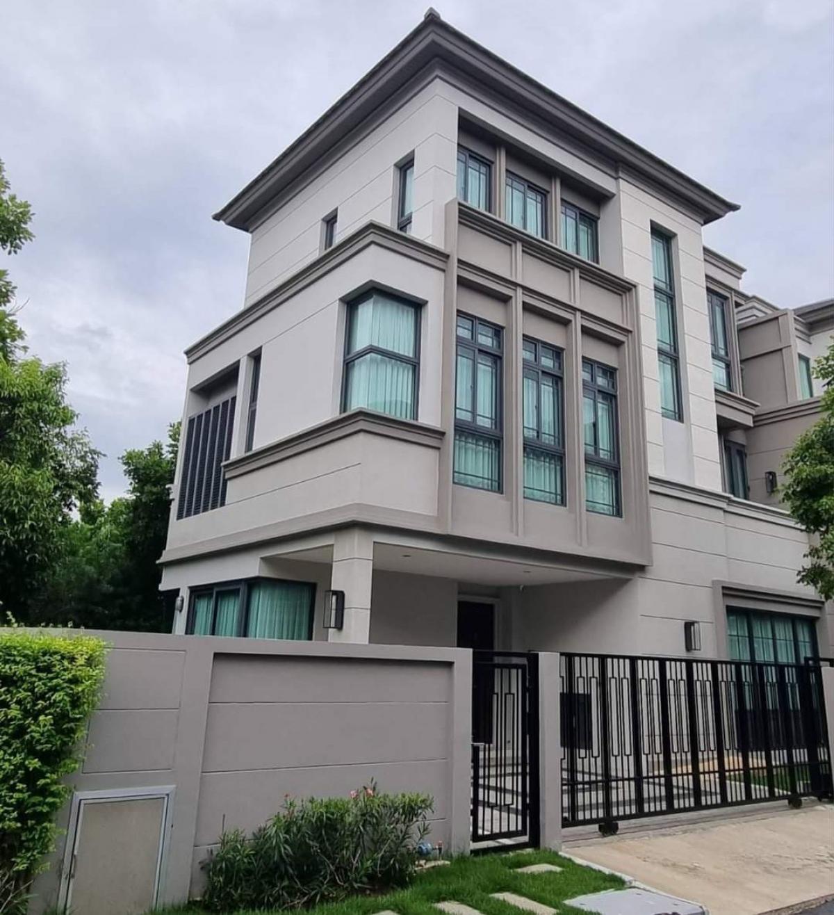 For RentHouseLadkrabang, Suwannaphum Airport : For rent: 3-storey twin house (corner), beautiful and luxurious, 49 sq m, located on Chaloem Prakiat Rama 9 Road, near Seacon Square.