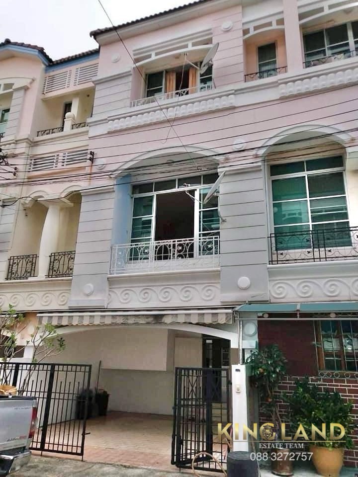 For RentTownhouseYothinpattana,CDC : For rent, Baan Klang Muang Yothin Phatthana-Lat Phrao, size 20.6 sq.w., 3-storey townhouse, split-level, 200 sq.m., front of house width 5.5 meters, 3 bedrooms, 4 bathrooms, parking for 2 cars in the house, another 1 in front of the house 💥💥Rent 25,000 ba