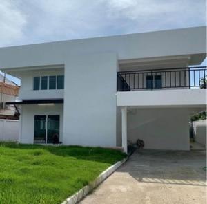 For RentHousePattanakan, Srinakarin : RH1167 2-storey detached house for rent, 112 square wah, Phatthanakan 61, 7 air conditioners, 5 bedrooms, 3 bathrooms, convenient transportation, near Airport Link Hua Mak Station