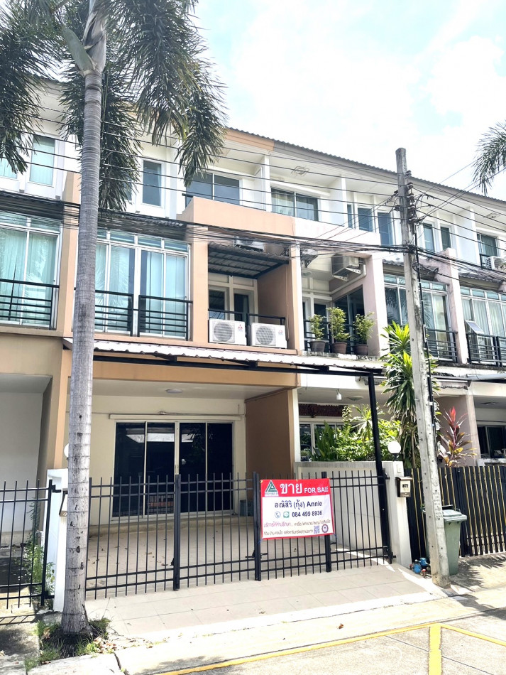 For SaleTownhouseNawamin, Ramindra : Townhome for sale, Vista Park Ratchada-Ramindra, 3 storey 200 sq m, 22.3 sq.wah, shady with a garden and large trees within the project.