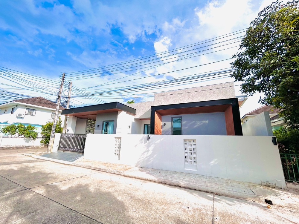 For SaleHouseChiang Mai : House for sale, Pool villa near Ruamchok (renovated house)