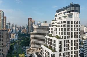 For SaleCondoWitthayu, Chidlom, Langsuan, Ploenchit : Own a 2 bedroom condo with city and Lumpini Park views at MUNIQ Langsuan.