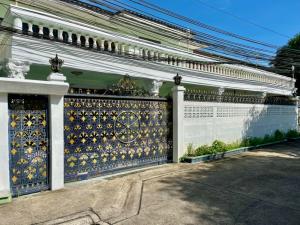 For RentHouseRama3 (Riverside),Satupadit : For rent: 2-storey detached house, Soi Chaloemnimit 12, area 95 square wah, for living or office use, Bang Kho Lae Subdistrict, Bang Kho Laem District, Bangkok