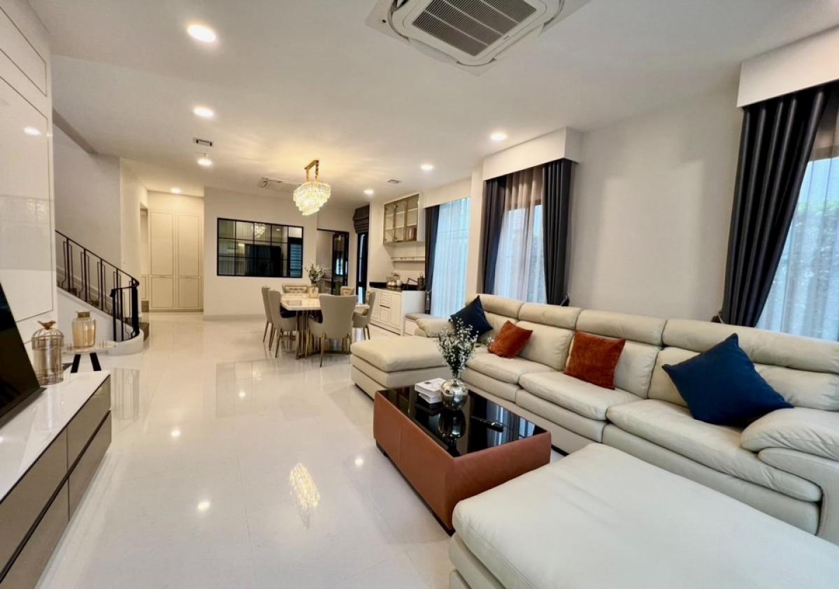 For RentHousePattanakan, Srinakarin : 🌟For rental Detached House Nantawan Rama 9 Krungthepkreeta Detached House 4 bedrooms / 5 bathrooms. Excellent deal. Fully furnished and decorated. Ready to move in.🔑Rental Fee 290,000 THB/Month