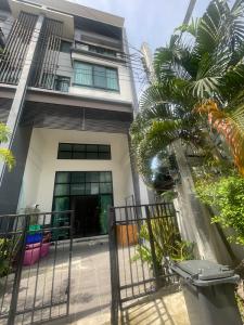 For SaleTownhousePattanakan, Srinakarin : For sale: 3 and a half storey townhouse, corner unit, City Link Village, Rama 9-Srinakarin (SAV421)