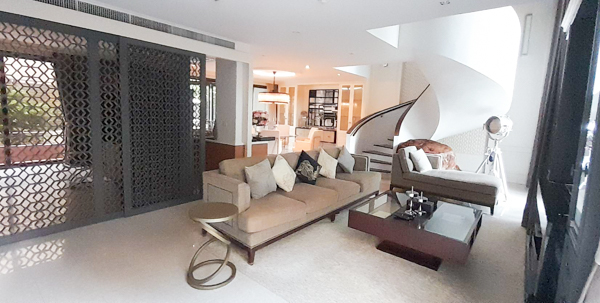 ขายคอนโดสาทร นราธิวาส : 📍Baan Lux Sathorn, Pool Villa, 3 Beds 3 Baths, Pet friendly