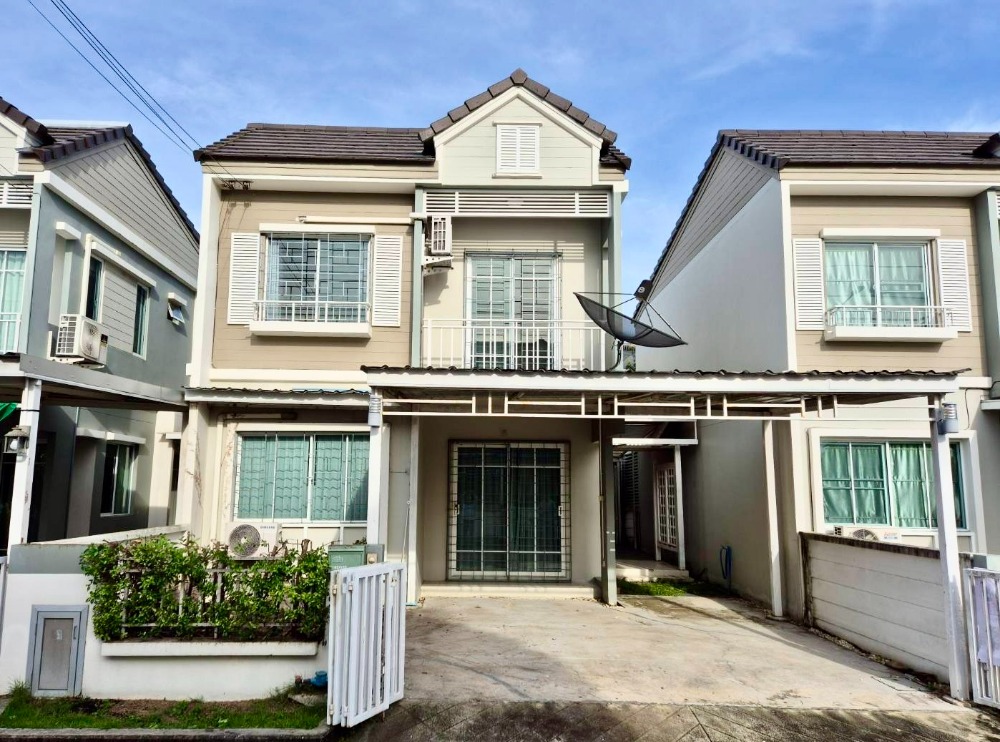 For SaleTownhouseSamut Prakan,Samrong : Townhouse for sale, single house feel, no walls attached to anyone, cheap price, free transfer