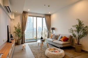 For SaleCondoSukhumvit, Asoke, Thonglor : For sale: Ashton Morph Sukhumvit 38 (2Bed) 75.55 sq m. Pets allowed! Newly decorated 13.9 million. Contact Bo 081-2450908