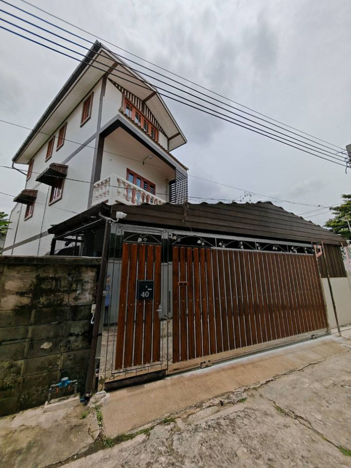 For RentHouseThaphra, Talat Phlu, Wutthakat : For rent: 3-storey detached house, Soi Charoen Nakhon 58, 156 sq m, 35 sq wa, Sathorn-Rama 3, fully furnished