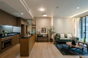 For SaleCondoSukhumvit, Asoke, Thonglor : Condo for sale Issara Sukhumvit 42 (2Bedroom) 78.28 sq m. near BTS Ekkamai, newly decorated, 8.5 million! Contact Bo 081-2450908