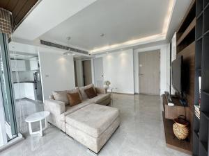 For SaleCondoSilom, Saladaeng, Bangrak : Rare‼️ Focus on Saladaeng 2 bedrooms, 57.13 sq m., price 8.19 mb. Interested, contact 065-242-6835 Ms. Gift.