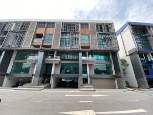 ให้เช่าโฮมออฟฟิศบางนา แบริ่ง ลาซาล : The Pretium Bangna Land area: 68 Sq.wahUsable space: 920 Sqm.Type: 12 Working rooms 12 BathroomsFloor: 5 StoriesParking: 6Rent 300,0001 year contract Line: info_bkk1WhatsApp/Tel.0924732000 PaT 👩🏻Let Us Guide You Home  🏠