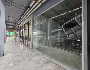 For RentRetailOnnut, Udomsuk : For rent: Business space, 2nd floor, size 75 square meters, good location, near BTS Phra Khanong, with parking space