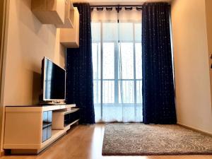 For SaleCondoThaphra, Talat Phlu, Wutthakat : **Urgent sale** Very cheap, Condo Ideo Sathorn Tha Phra (Ideo sathorn thapra), next to BTS Pho Nimit 300 meters, fully furnished, only 2.35 million baht.