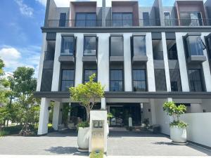 For SaleTownhouseSeri Thai, Ramkhamhaeng Nida : Milford Ladprao-Ramkhamhaeng - Extravagant (Type XL) Elevator in the house. 5Bed 6Car 498sqm 72sqw  0993639692 Toey