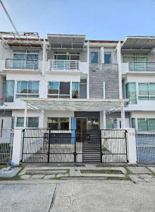 For SaleTownhousePattanakan, Srinakarin : S-NHRS101 Townhouse for sale, new house, Rama 9-Srinakarin, size 19.6 sq m., 3 floors, usable area 132 sq m., 3 bedrooms, 3 bathrooms, 4.738 million, 063-759-1967